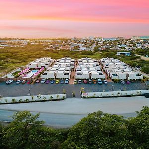 Privada Stays - Lofts With Private Pool And Oasis, Near Eagle Beach